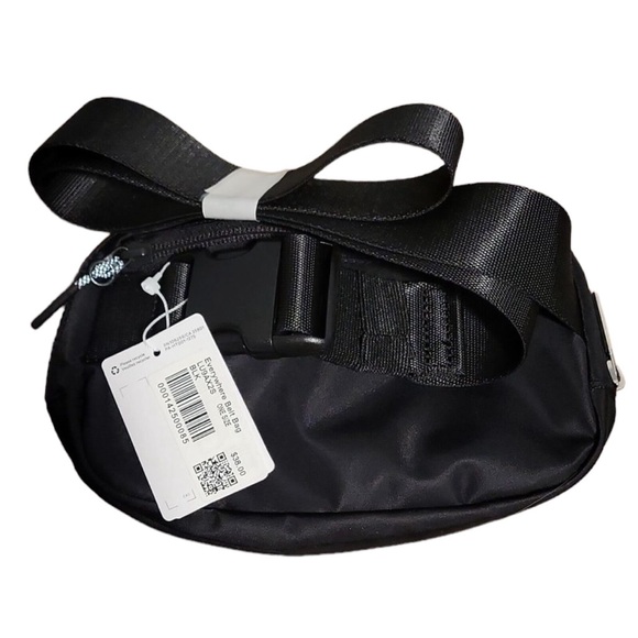 Black Lululemon Everyday Beltbag 1L NWT - Picture 9 of 10